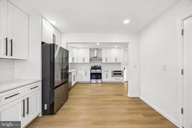 16 BUCKINGHAM RD, Marlton, NJ 08053