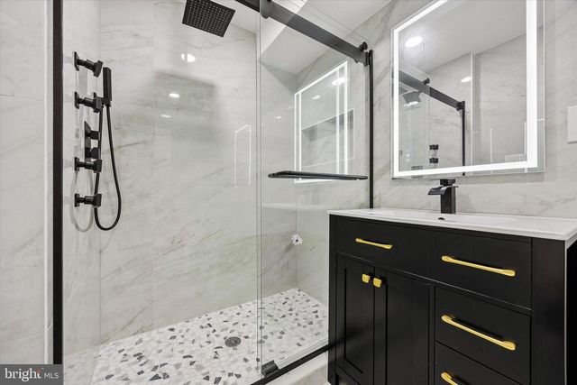16 BUCKINGHAM RD, Marlton, NJ 08053