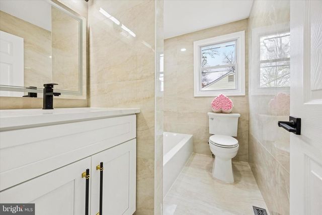 16 BUCKINGHAM RD, Marlton, NJ 08053