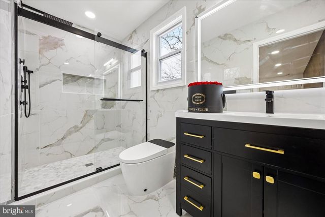 16 BUCKINGHAM RD, Marlton, NJ 08053