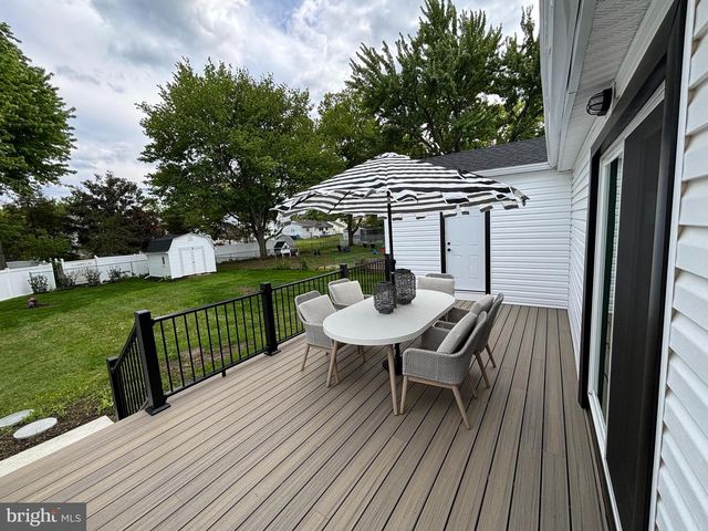16 BUCKINGHAM RD, Marlton, NJ 08053