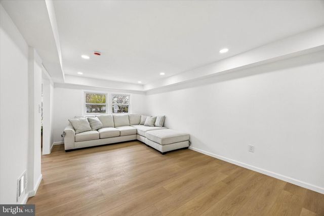 16 BUCKINGHAM RD, Marlton, NJ 08053