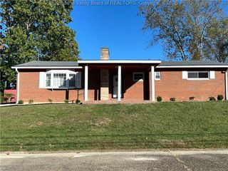 1138 Summit Drive, St Albans, WV 25177