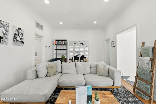 1126 W PORTLAND Street, Phoenix, AZ 85007