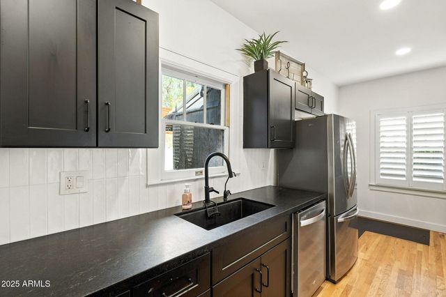 1126 W PORTLAND Street, Phoenix, AZ 85007