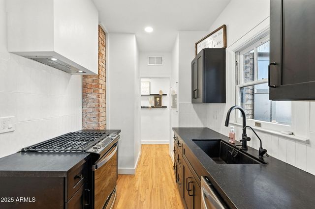 1126 W PORTLAND Street, Phoenix, AZ 85007