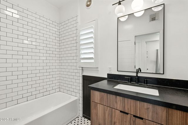 1126 W PORTLAND Street, Phoenix, AZ 85007