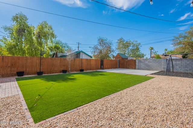 1126 W PORTLAND Street, Phoenix, AZ 85007
