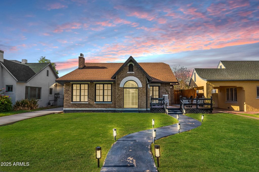 1126 W PORTLAND Street, Phoenix, AZ 85007