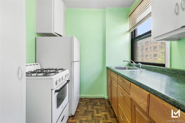 98-34 63rd Drive 4J, Rego Park, NY 11374
