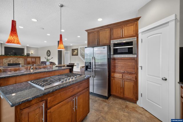 2274 Summerview Dr, Stayton, OR 97383