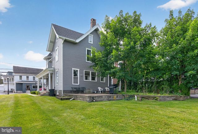 28 S MAIN ST, Coopersburg, PA 18036