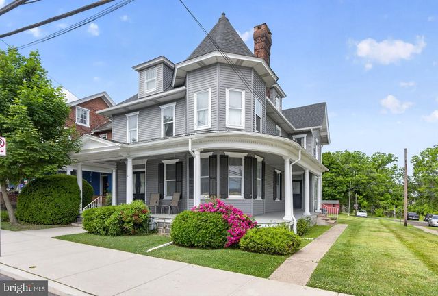 28 S MAIN ST, Coopersburg, PA 18036