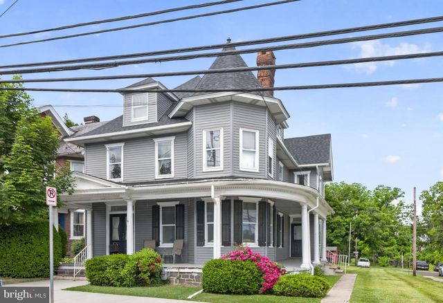 28 S MAIN ST, Coopersburg, PA 18036