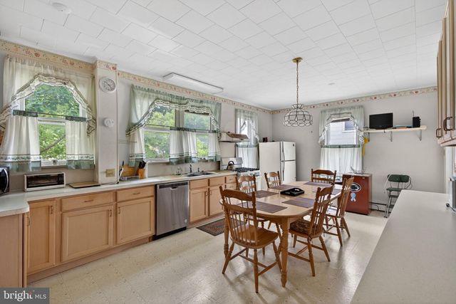 28 S MAIN ST, Coopersburg, PA 18036