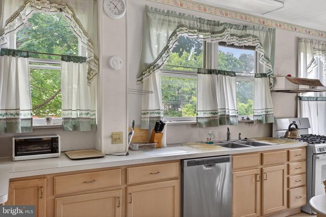 28 S MAIN ST, Coopersburg, PA 18036