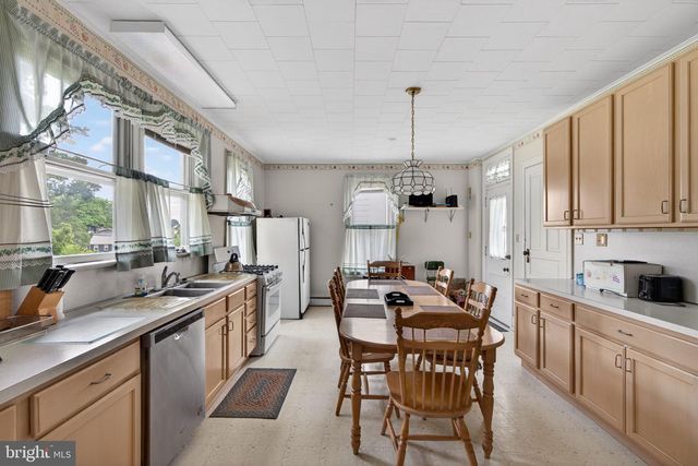 28 S MAIN ST, Coopersburg, PA 18036