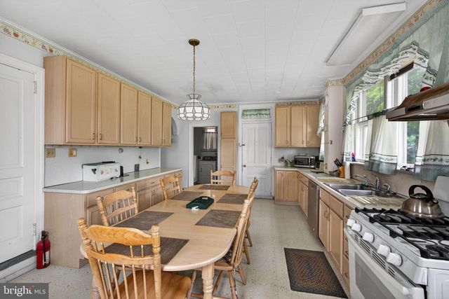 28 S MAIN ST, Coopersburg, PA 18036