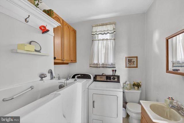 28 S MAIN ST, Coopersburg, PA 18036