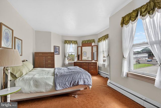 28 S MAIN ST, Coopersburg, PA 18036