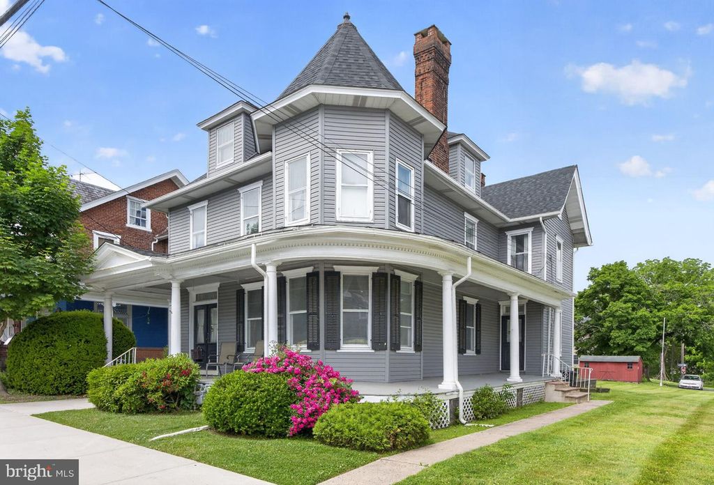 28 S MAIN ST, Coopersburg, PA 18036