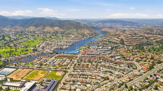952 La Tierra Drive, San Marcos, CA 92078