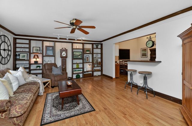 2S600 Angeline Court, Warrenville, IL 60555