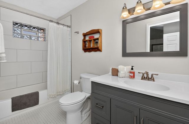 2S600 Angeline Court, Warrenville, IL 60555