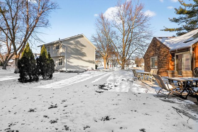 2S600 Angeline Court, Warrenville, IL 60555