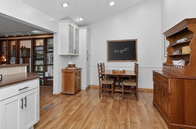 2S600 Angeline Court, Warrenville, IL 60555