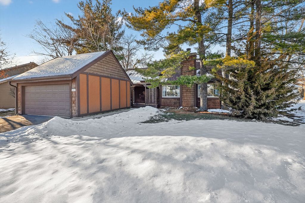 2S600 Angeline Court, Warrenville, IL 60555