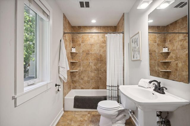 1086 11th Avenue SE, Minneapolis, MN 55414