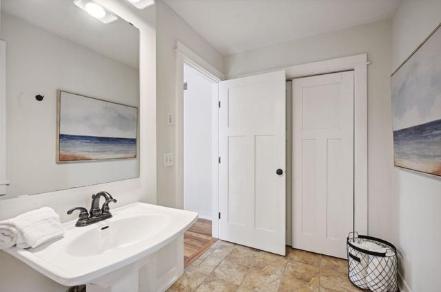 1086 11th Avenue SE, Minneapolis, MN 55414