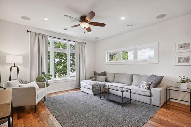 1086 11th Avenue SE, Minneapolis, MN 55414