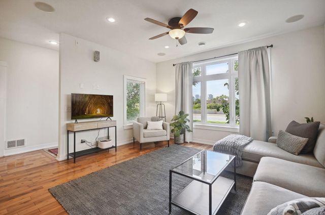 1086 11th Avenue SE, Minneapolis, MN 55414