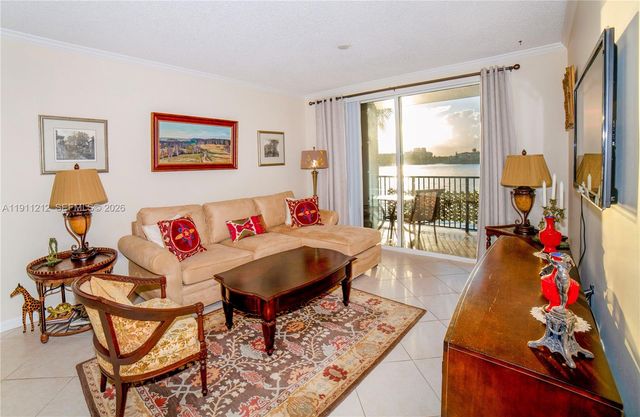 17150 N Bay Road 2207, Sunny Isles Beach, FL 33160