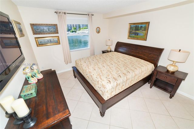 17150 N Bay Road 2207, Sunny Isles Beach, FL 33160