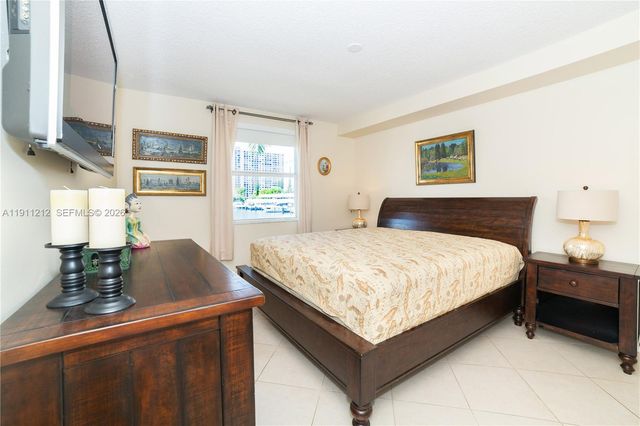 17150 N Bay Road 2207, Sunny Isles Beach, FL 33160