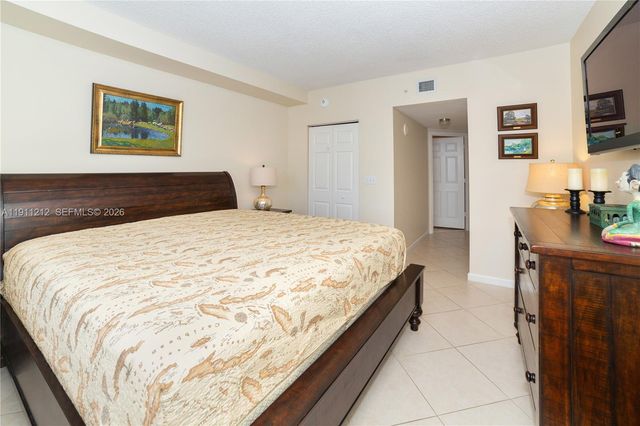 17150 N Bay Road 2207, Sunny Isles Beach, FL 33160