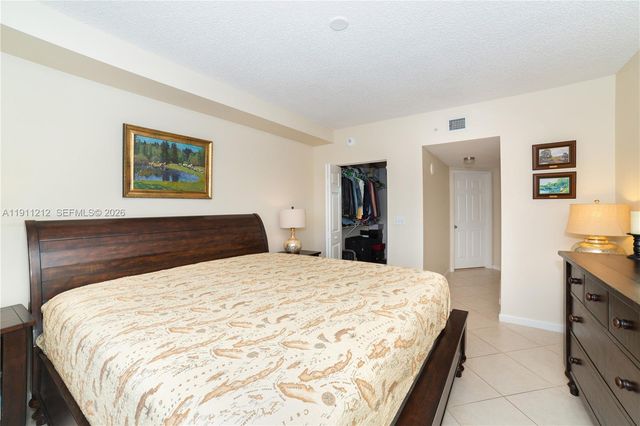 17150 N Bay Road 2207, Sunny Isles Beach, FL 33160