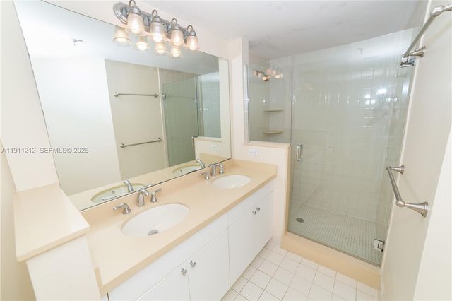 17150 N Bay Road 2207, Sunny Isles Beach, FL 33160