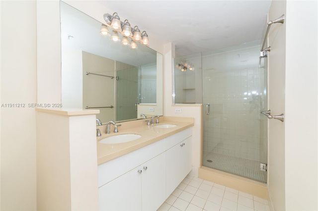 17150 N Bay Road 2207, Sunny Isles Beach, FL 33160