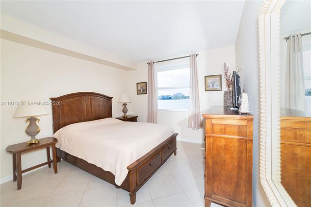 17150 N Bay Road 2207, Sunny Isles Beach, FL 33160
