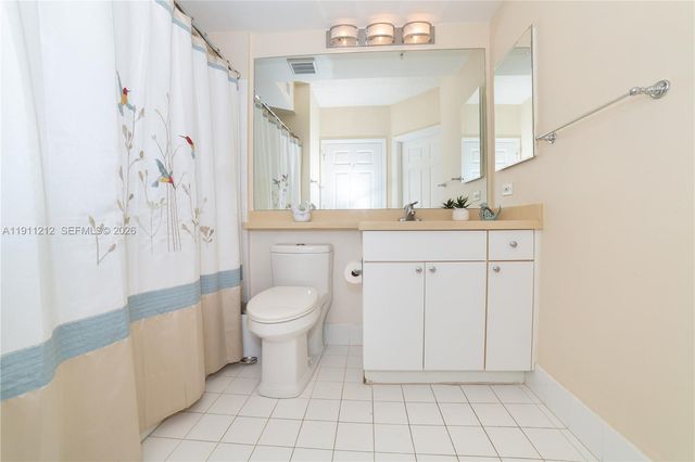 17150 N Bay Road 2207, Sunny Isles Beach, FL 33160