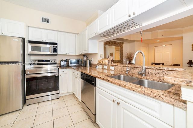 17150 N Bay Road 2207, Sunny Isles Beach, FL 33160