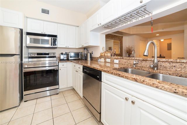 17150 N Bay Road 2207, Sunny Isles Beach, FL 33160