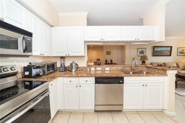 17150 N Bay Road 2207, Sunny Isles Beach, FL 33160