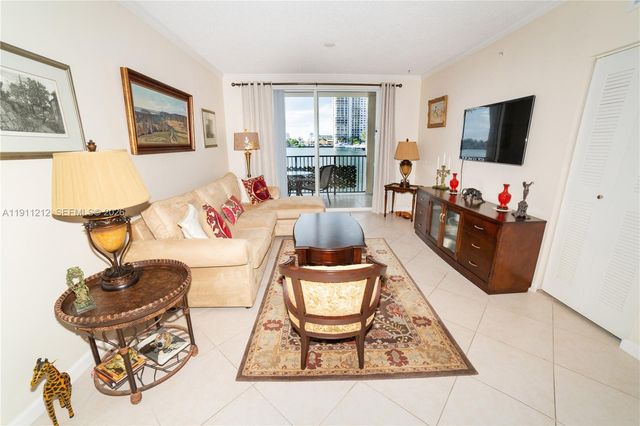 17150 N Bay Road 2207, Sunny Isles Beach, FL 33160