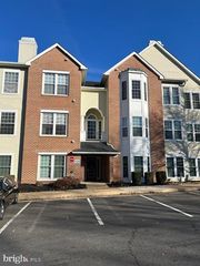 4138 FOUNTAINSIDE LN #202, Fairfax, VA 22030
