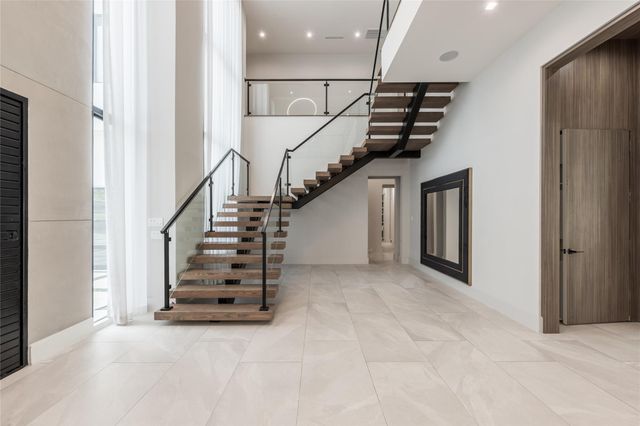 10426 Memorial Drive, Houston, TX 77024